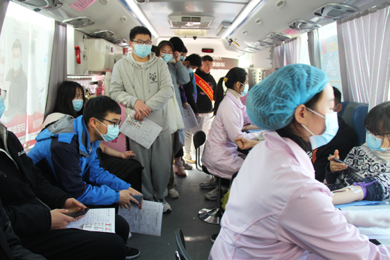 飛揚熱血青春  匯集愛心洪流——安康學院積極開展冬季獻血活動