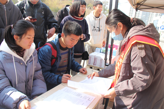 飛揚熱血青春  匯集愛心洪流——安康學院積極開展冬季獻血活動
