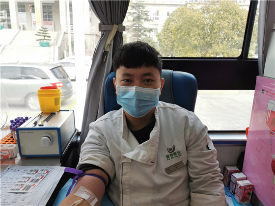 人民警察一心為民，捋袖捐血鐵血柔情——安康市公安局積極開展冬季獻(xiàn)血活動(dòng)