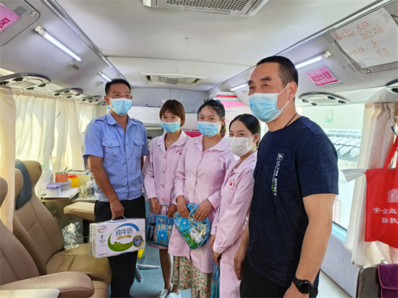 戰(zhàn)高溫 斗酷暑 守崗位 保供應(yīng) ——安康市中心血站開(kāi)展夏季慰問(wèn)活動(dòng)